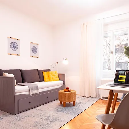 Weekends - & Cozy, Free Parking & Walk To Old Town - - Kunsthaus Štýrský Hradec