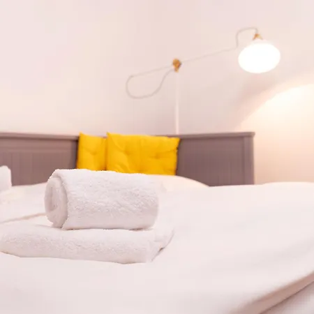 Weekends - & Cozy, Free Parking & Walk To Old Town - - Kunsthaus Apartment *