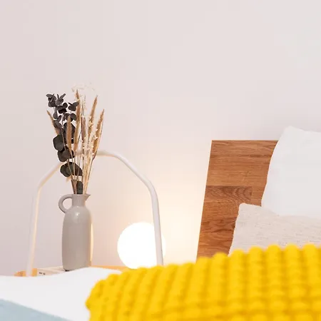 Weekends Centre - Free Parking, Pets Welcome & Walk To Old Town - - Kunsthaus Appartement Graz