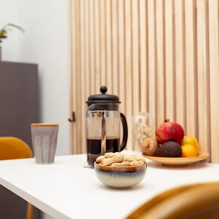 Weekends - & Cozy, Free Parking & Walk To Old Town - - Kunsthaus Apartment *